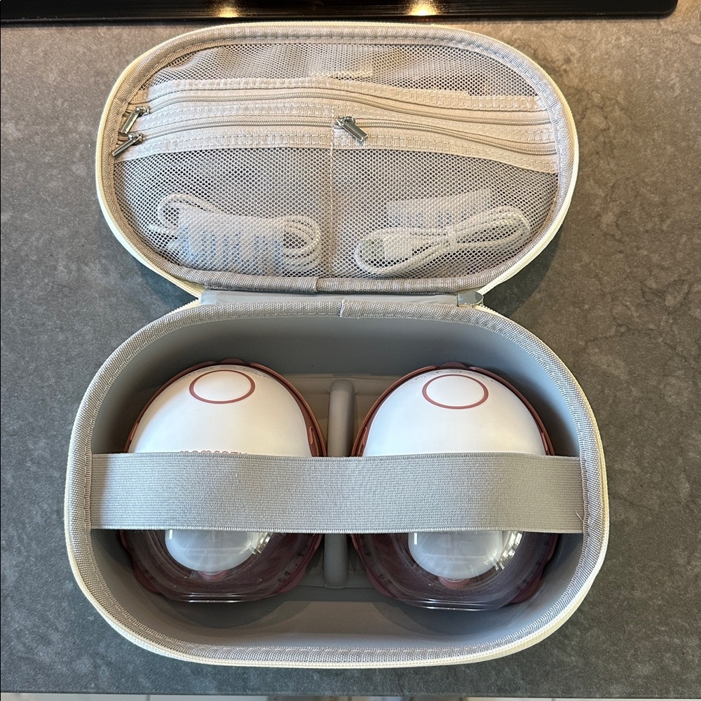 Momcozy M6 Breast Pump Set - Picture 3 of 4